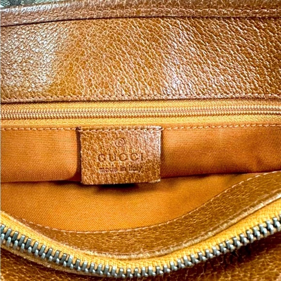 ๐Gucci Monogram Shoulder Bagโ Excellent Pre-Lovedโจ๐ - Picture 7 of 17